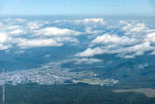 富士スバルライン五合目からの展望：雲が浮かぶ富士北麓の街並みと広大な森林のパノラマ / View from Fuji Subaru Line 5th Station: Panorama of the Town at the Foot of Mt. Fuji and Vast Forests under Floating Clouds