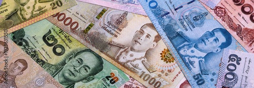 Φωτογραφία Thai baht money bills pile on table