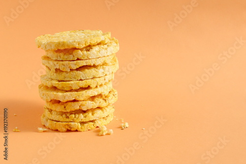 Foto There is a stack of dry bread on an orange background.