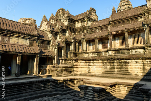 Obraz na płótnie Late afternoon light highlights the weathered sandstone walls, ornate rooflines, and balustraded windows of the cruciform gallery at Angkor Vat
