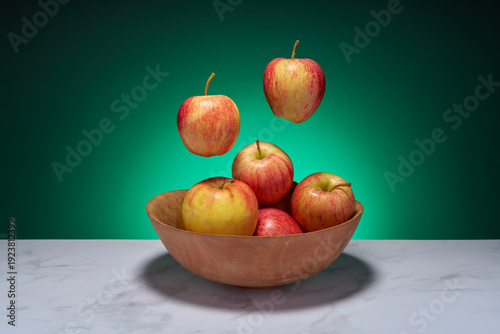 Äpfel in Schale