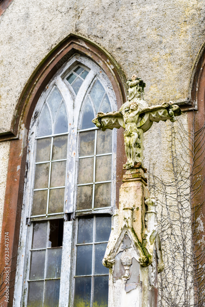 Obraz premium Crucifix outside a derelict Roman Catholic church