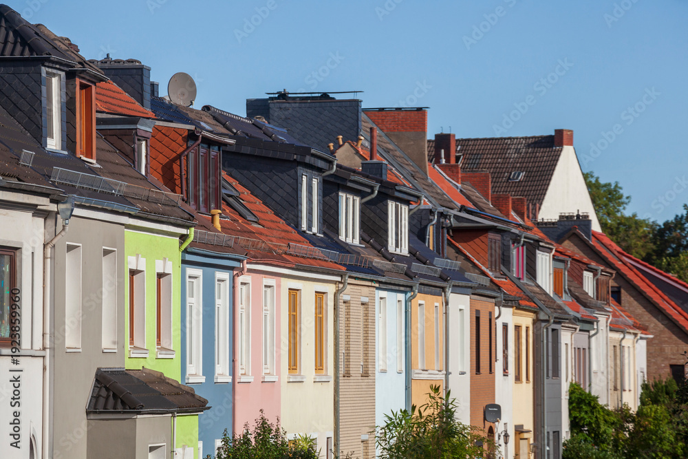 Fototapeta premium Bunte Häuserzeile, Reihenhäuser, Wohngebäude, Bremen, Deutschland