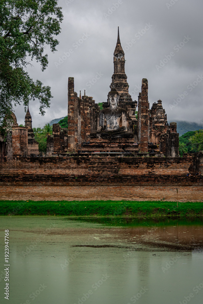 Obraz premium architectural element in the Sukhothai Historical Park in central Thailand