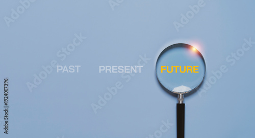 Foto Magnifying glass focusing on future word over past and present symbolizing vision, strategic planning, business forecasting, goal setting, positive mindset and long term success concept