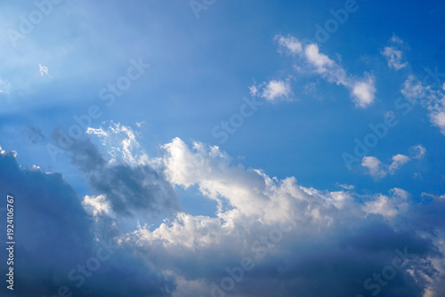 Obraz na plátne Clear blue sky partially covered by white and gray clouds