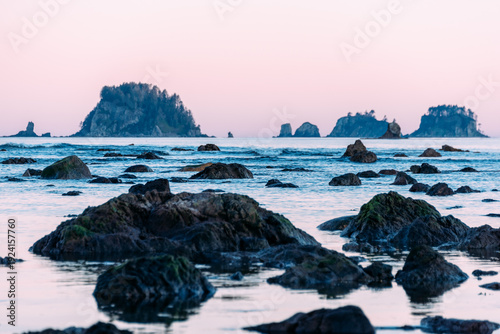 Schilderij op canvas Pastel dawn over rocky tide pools with distant sea stacks along the Olympic Nati