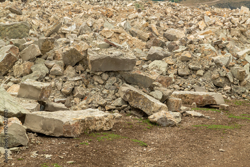Fotografie Rock pieces of rocks limestone rock fragments texture