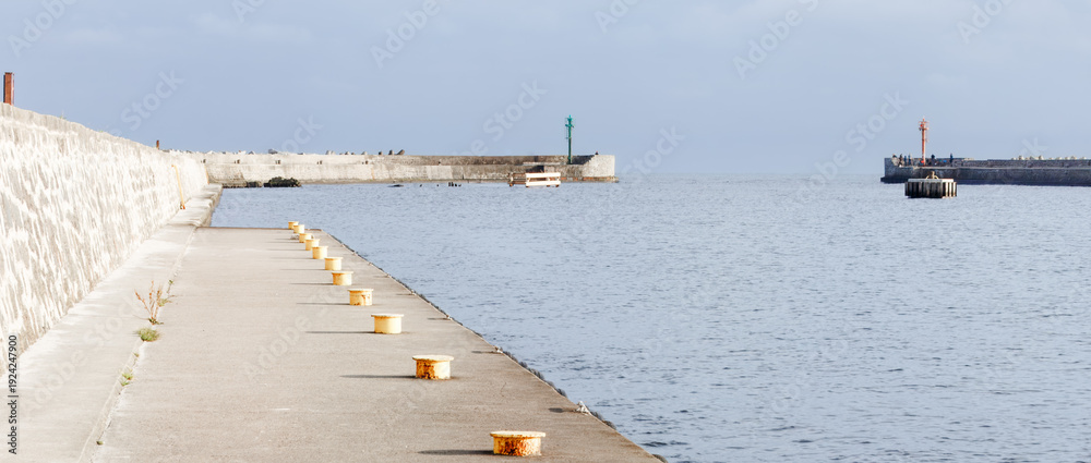 Εκτύπωση καμβά Baltic shore legacy concrete breakwater walkway with mooring bollards leading toward harbor entrance in Ustka Pomerania Poland for coastal infrastructure documentation and northern seaside travel use