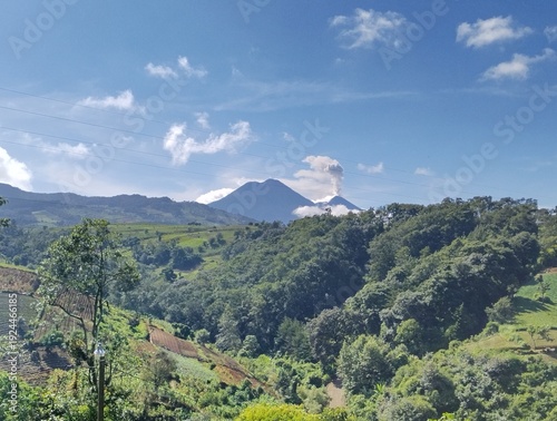 Entre montañas y volcanes