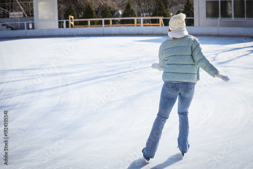 Happy young woman on skatin...