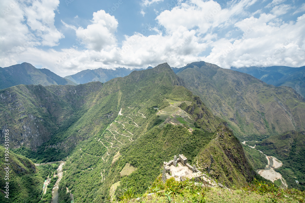 Fototapeta premium Machu Picchu (Inca citadel) viewed from Huayna Picchu, Peru
