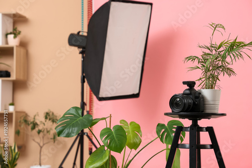 Stool with professional cam...