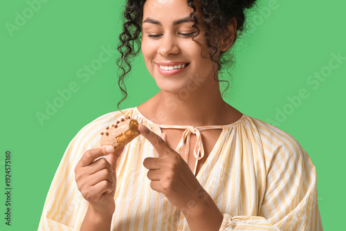 African-American woman eati...