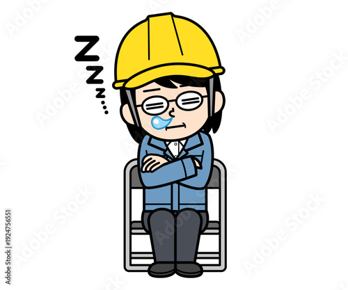 パイプ椅子に座って居眠りするヘルメットをかぶった現場監督の中年女性