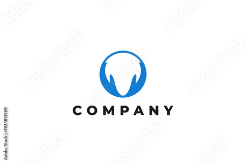 circle with open arms looking up