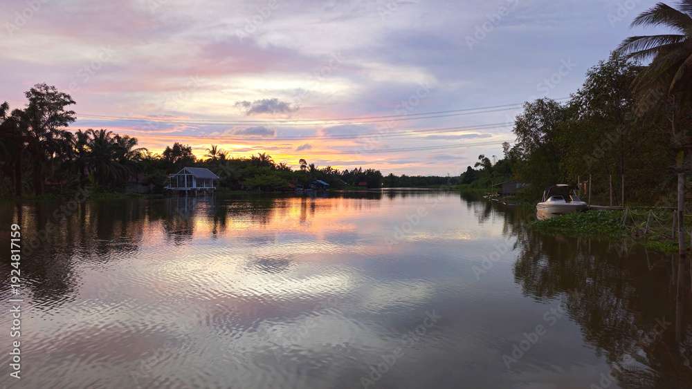 Obraz premium Tropical River Tha Sathon at sunset, Surat Thani, Thailand, Southeast Asia.