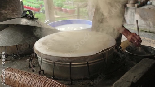 Distribute Rice Evenly. Mix Rice In Circular Motion. Apply Batter Smoothly Across Mold Surface. Ensure Rice Is Evenly Stirred And Batter Spread Uniformly Over Shape Surface