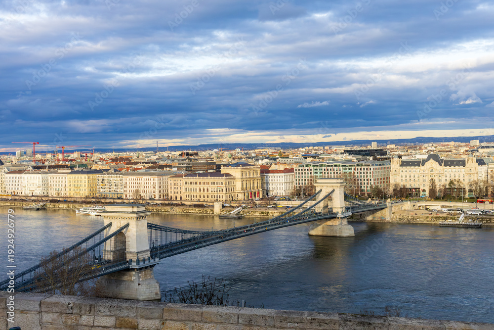 Fototapeta premium budapest chain bridge danube river cityscape