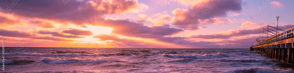 Fototapeta premium Sunset over sea