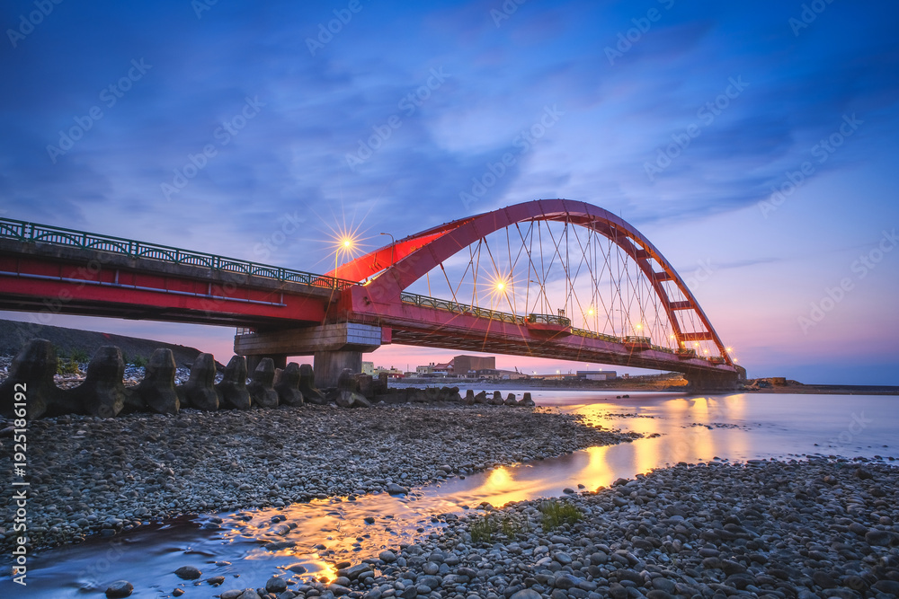 Fototapeta premium Coast Landscape at Rainbow Bridge (Caihong Bridge) in Evening - Long exposure at sunset, shot in Taoyuan, Taiwan.