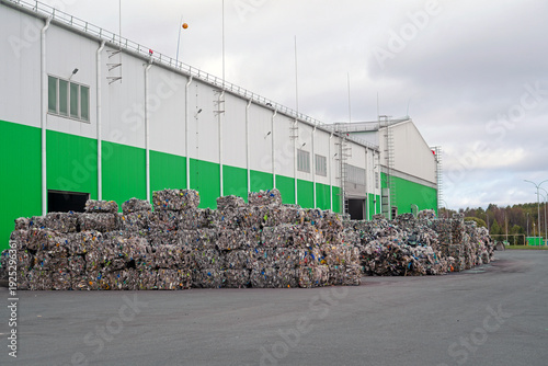 Foto Compressed blocks of plastic bottles and mixed recyclables are neatly piled outd