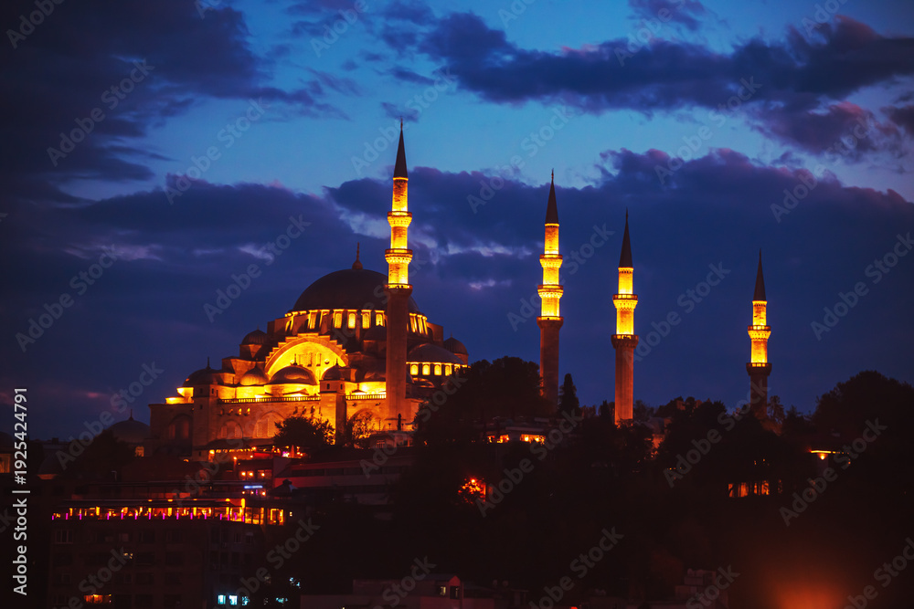 Fototapeta premium View of the Suleymaniye Mosque from the Haliç Bridge at sunset.