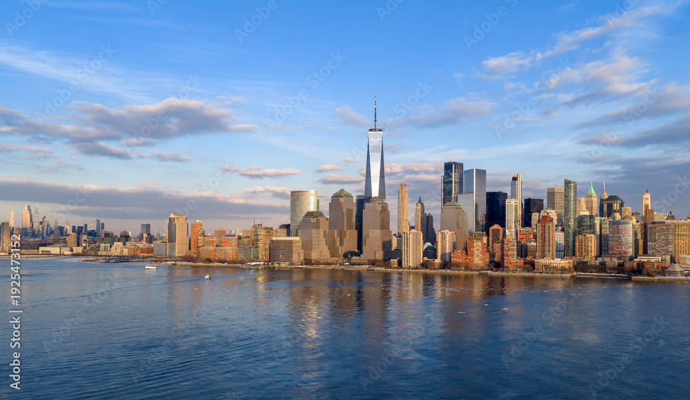 Obraz premium New York City skyline over Hudson River. Manhattan waterfront panorama with modern skyscrapers in New York City, NYC. New York skyline panorama. Manhattan skyline in New York City.