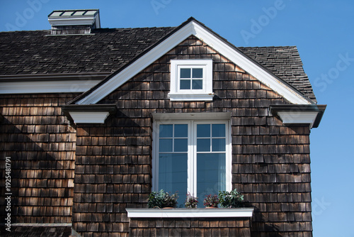 Obraz na plátně House with cedar shingles feels inviting