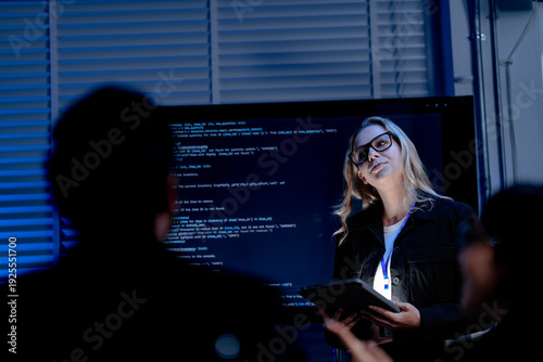 Φωτογραφία Call center perspective female agent headset microphone glasses focused attentive listening customer query complex issue requires deep concentration modern support hub blue light ambiance
