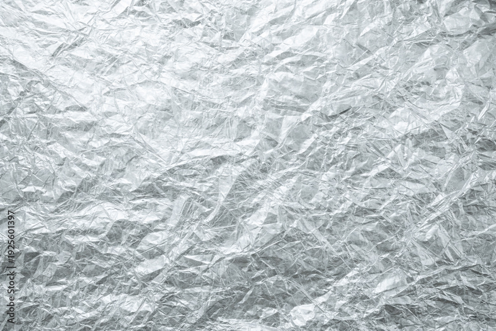 Obraz premium Close-up view of crumpled aluminum foil with intricate wrinkles and folds