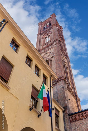 Wallpaper Mural The Asinelli Tower (Torre degli Asinelli), located in Bologna, Italy, is one of the city's main symbols and is notable for its tilt. Torontodigital.ca