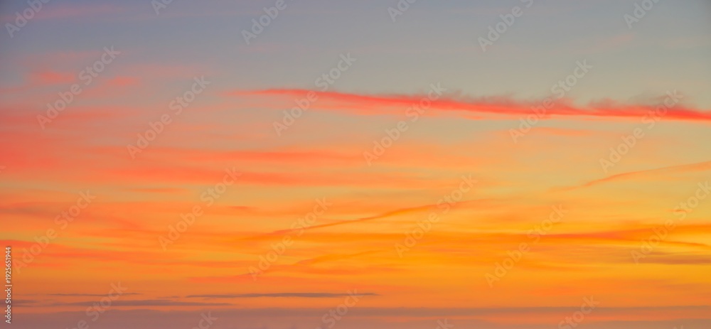 Obraz premium Wonderful New Zealand evening sky replacement of very soft thin clouds on a blue sky. Horizon a warm yellow, orange and red colors to it.