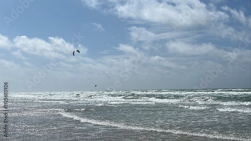 Tableau sur toile kite surfing in the sea