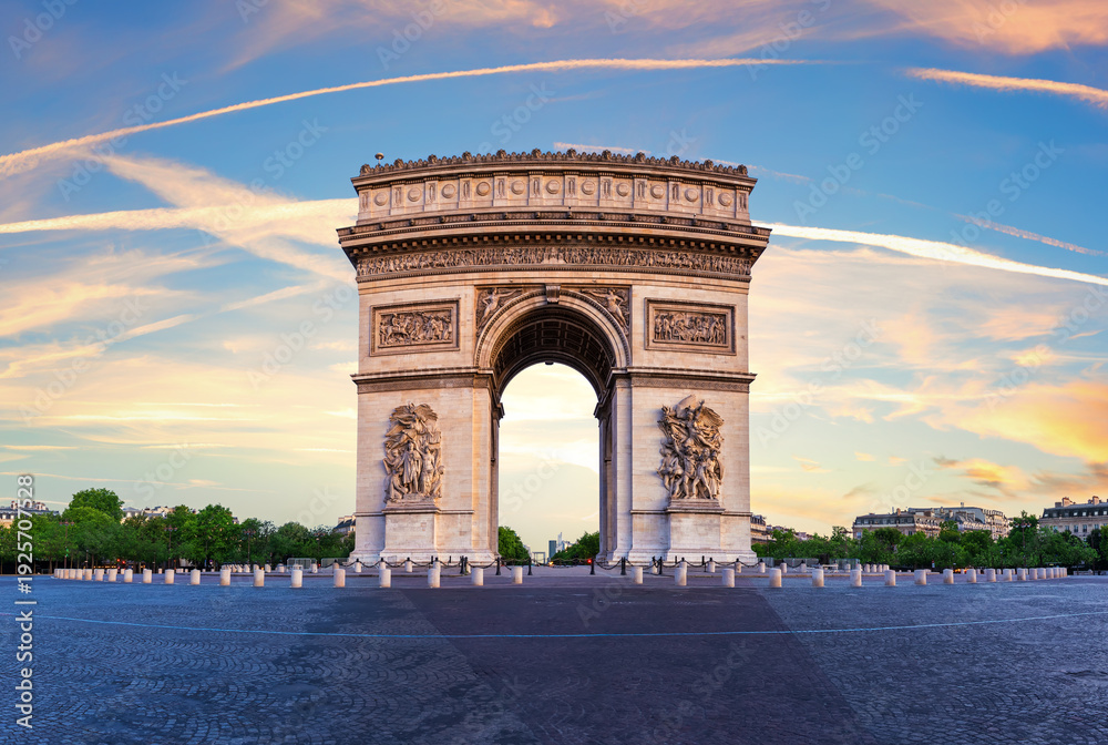 Fototapeta premium Beautiful sunset view of Triumphal Arch in Paris, France