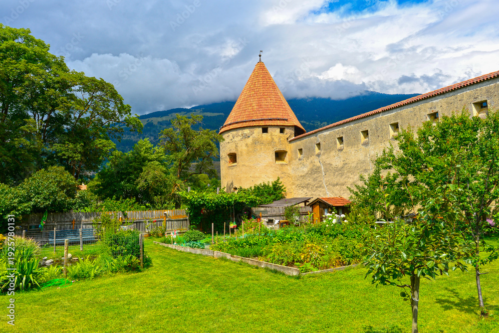 Naklejka premium Türme der Stadtmauer von Glurns im Vinschgau (Südtirol, Italien) 