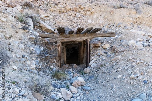 Fotografie Mine Tunnel Entrance In The Inyo Mountains Of California