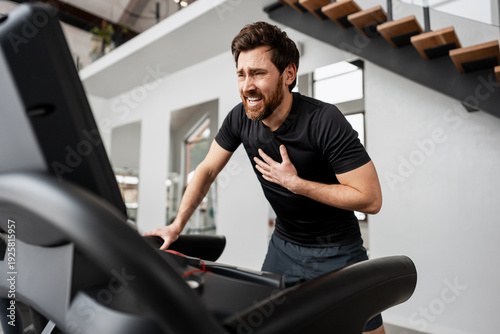 Cuadro en lienzo Man experiencing severe chest pain and medical emergency during treadmill exerci