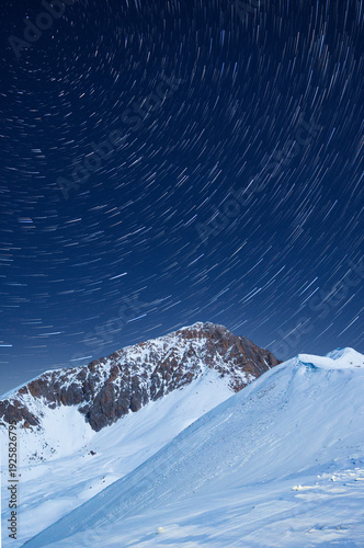 alba sul corno grande del gran sasso d'italia visto dalla cresta del rifugio duca degli abruzzi