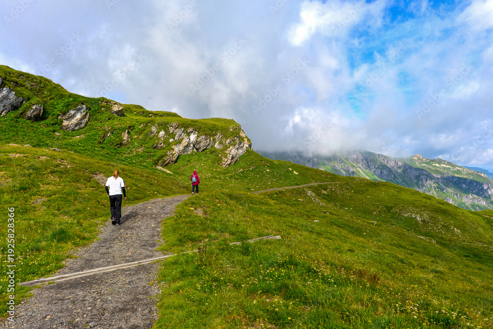 Obraz premium Wanderweg von Pardiel nach Laufböden im Kanton St. Gallen