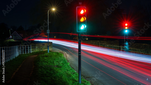 Bilde på lerret Night intersection with traffic lights and long exposure light trails
