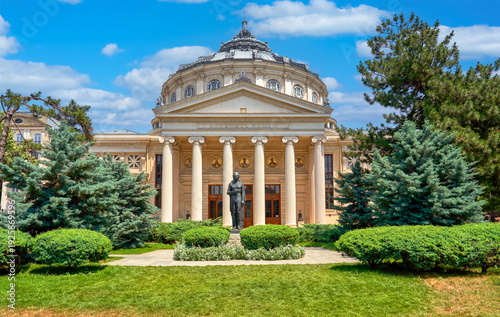 Bild auf Leinwand Park view on Romanian Athenaeum - a concert hall in the center of Bucharest