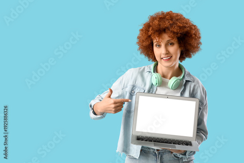 Young female programmer poi...