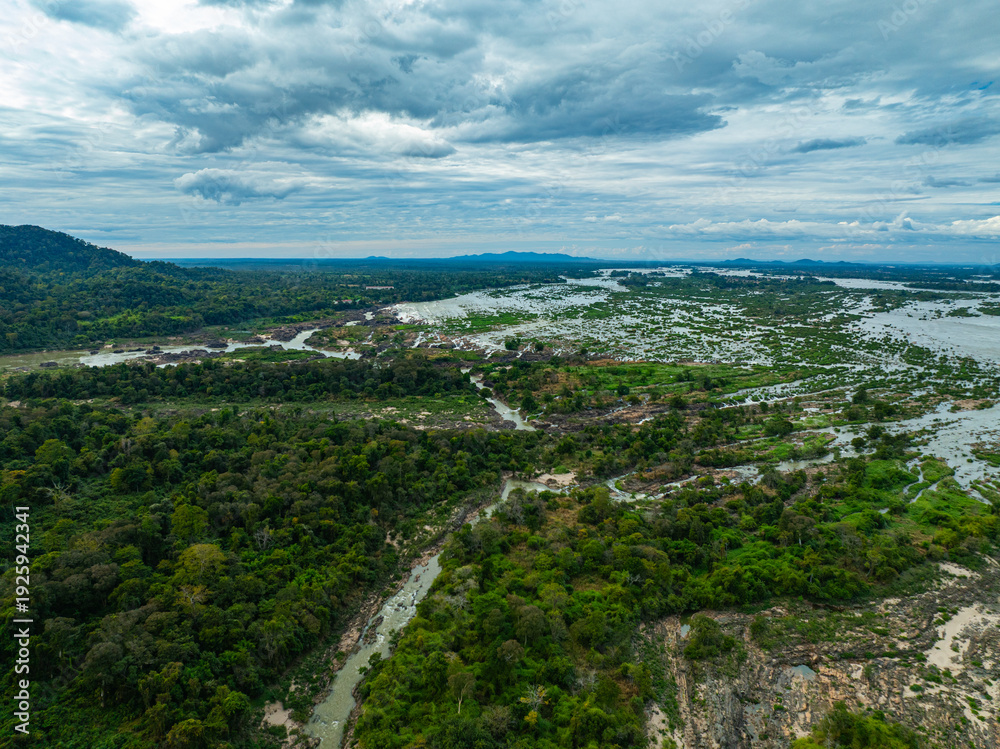 Fototapeta premium Located in Champasak Province, Li Phi Waterfall Falls blocks the full width of the Mekong’s flow, forming turbulent rapids and layered drops that showcase the raw power of the lower Mekong River.