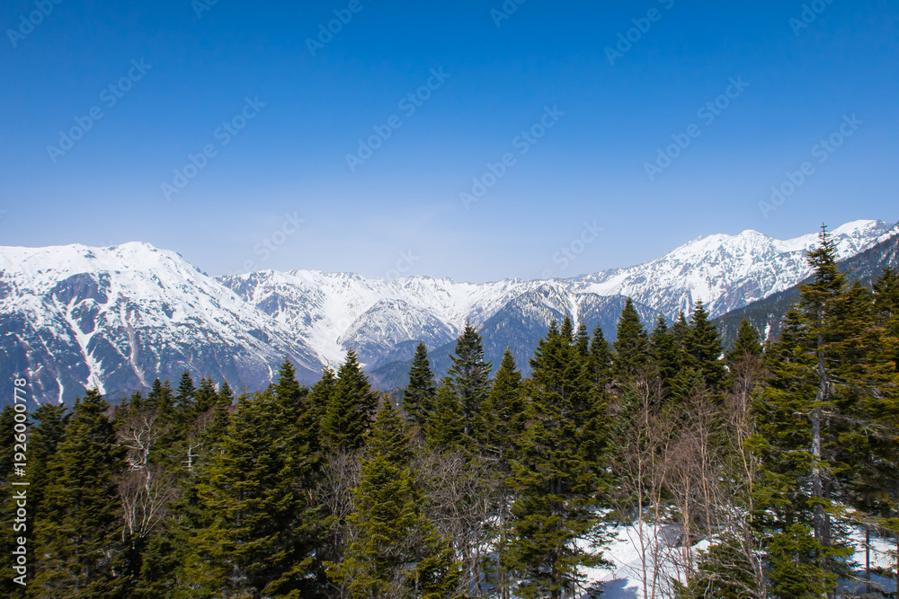 Obraz premium Snow-covered mountains scenery of the The Northern Japanese Alps in the Japan Alps of Japan