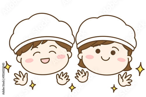 給食着を着て手洗い後の子供2人