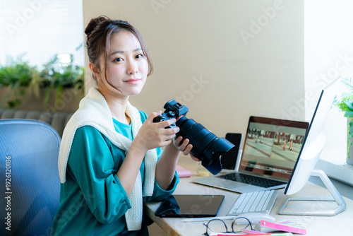 クリエイターの若い女性