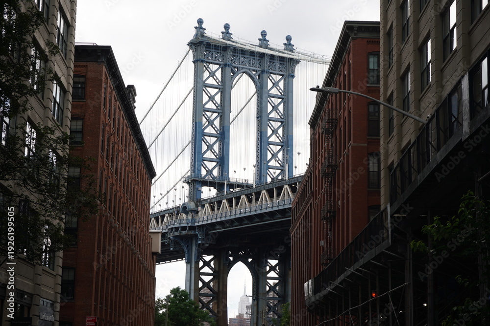 Fototapeta premium Manhattan Bridge tower framed by urban street in DUMBO New York