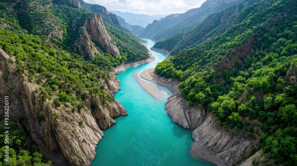 Obraz premium Stunning View of Turquoise River Carving Through Deep Canyon Landscape