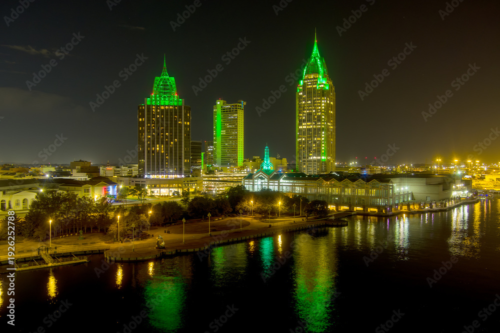 Obraz premium Downtown Mobile, Alabama at night